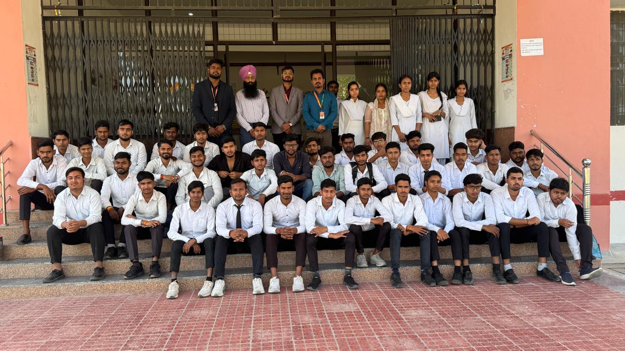 Faculty and students group photo for MoU with Industry